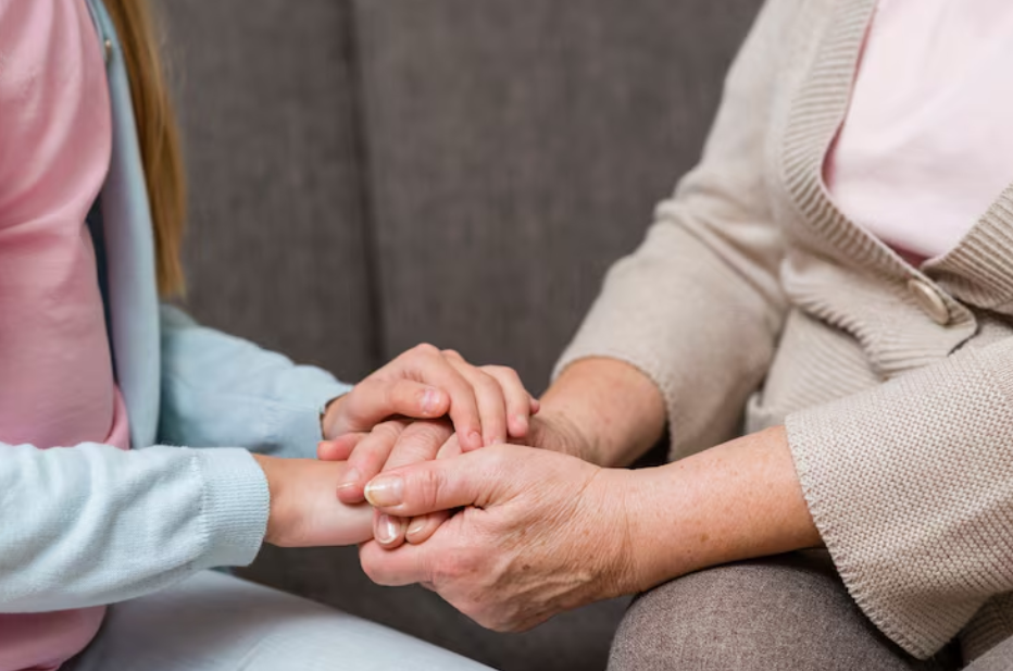 How Memory Care Mount Facilities Support Seniors with Dementia